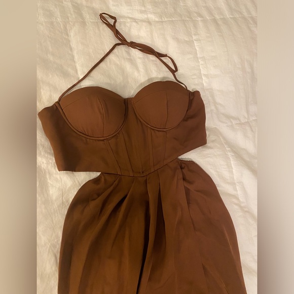 Pretty Little Thing Plus - Premium Chocolate Rushed Maxi Dress - Picture 4 of 8